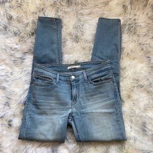 Levi’s jean size 28